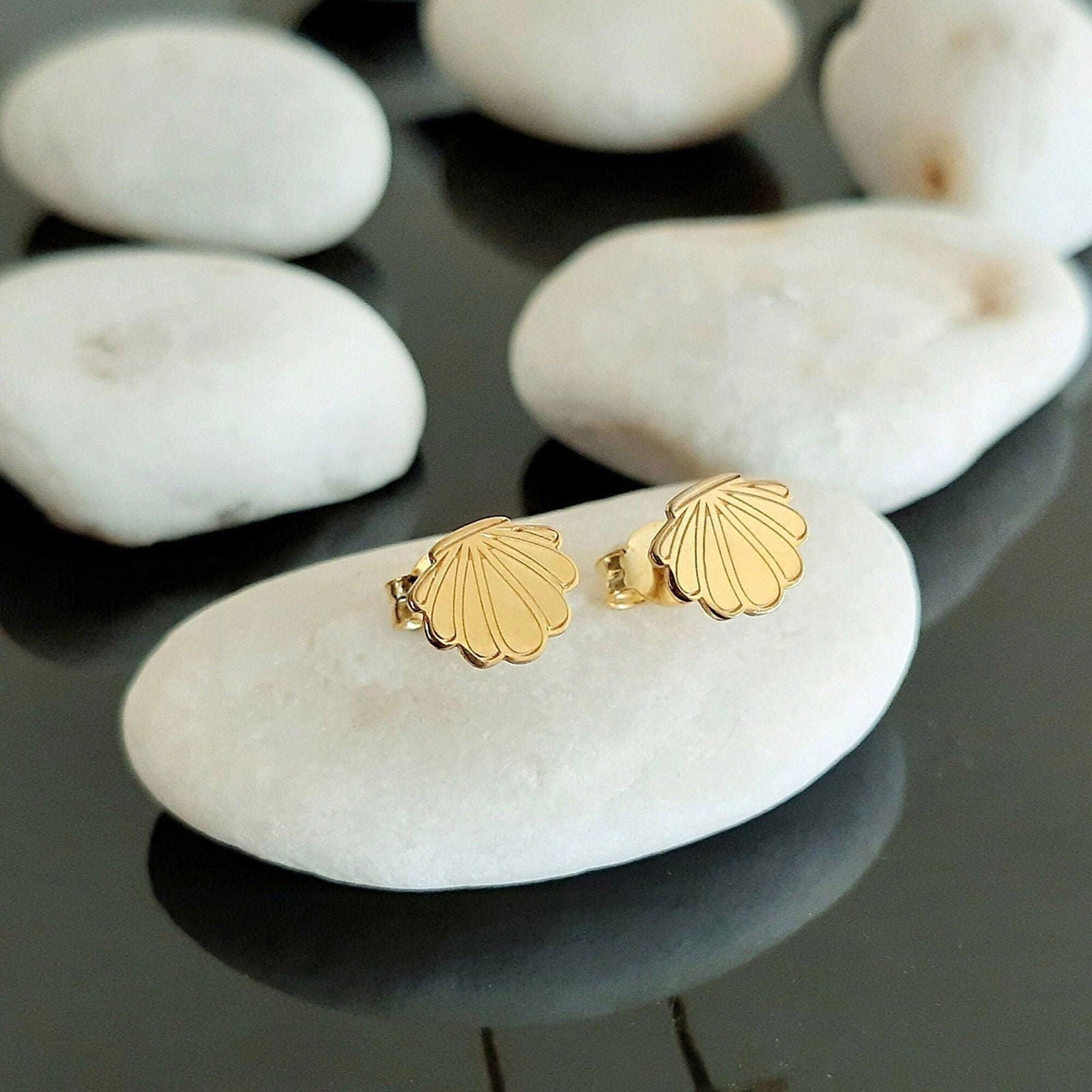 14K Solid Gold Seashell Stud Earrings - InfinityJools