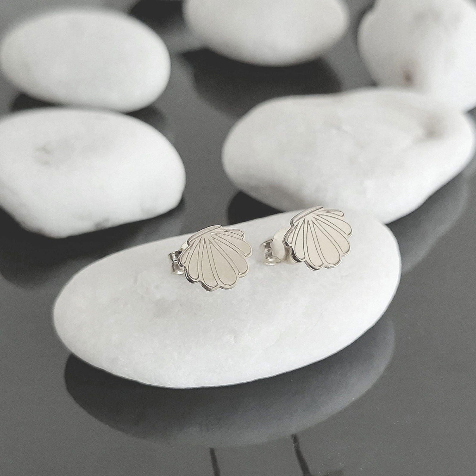 14K Solid Gold Seashell Stud Earrings - InfinityJools