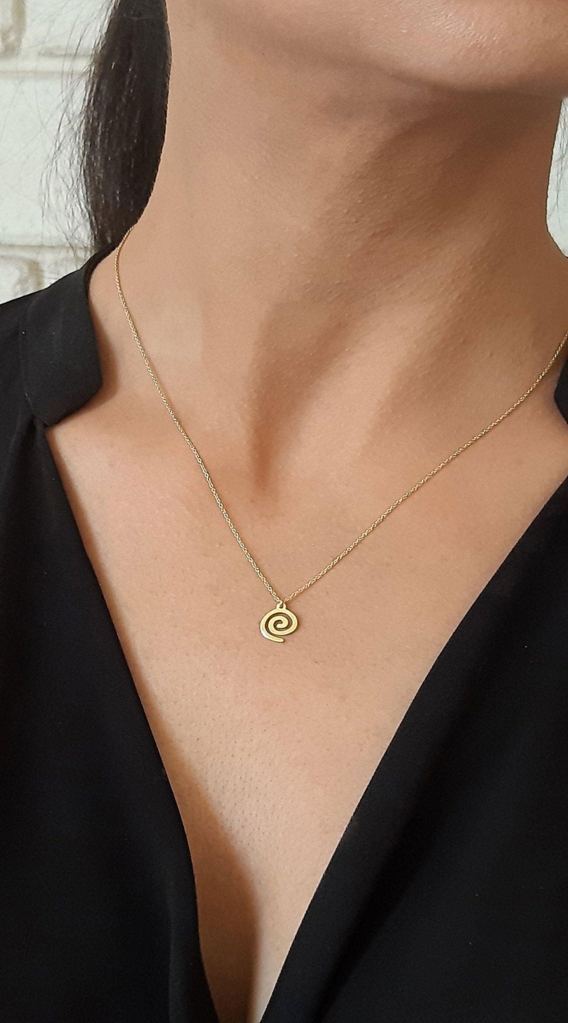 14k Solid gold spiral necklace - InfinityJools