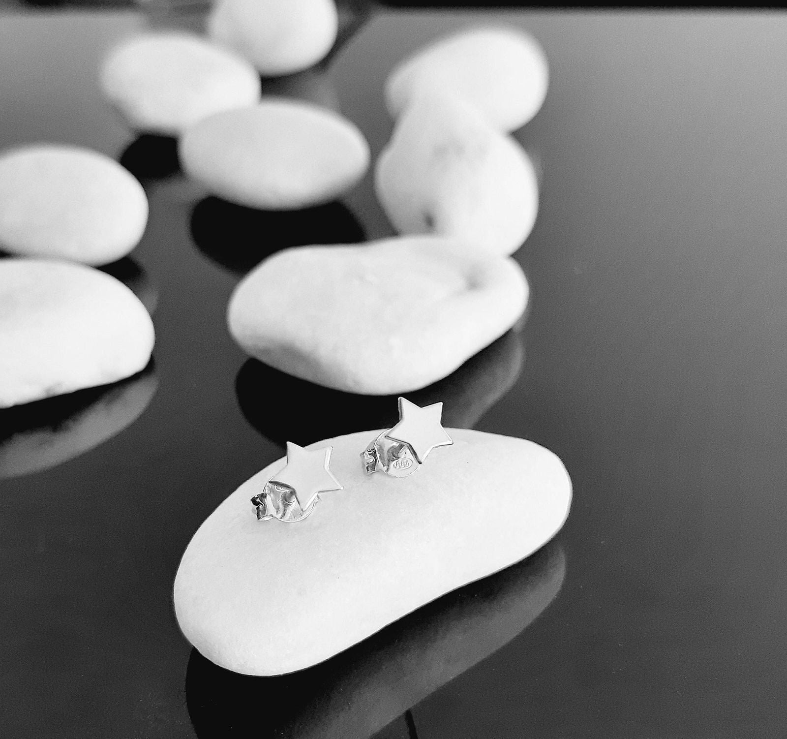 14k Yellow Gold Star Stud Earrings - InfinityJools